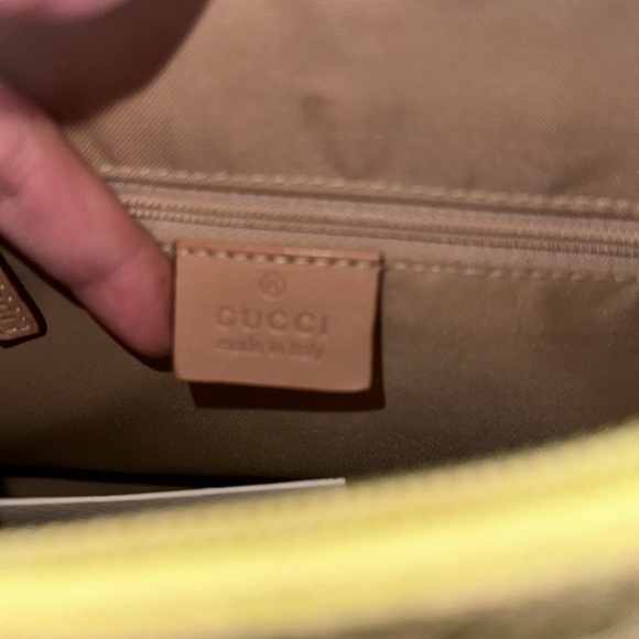 Beautiful Yellow Gucci Purse - Picture 4 of 5